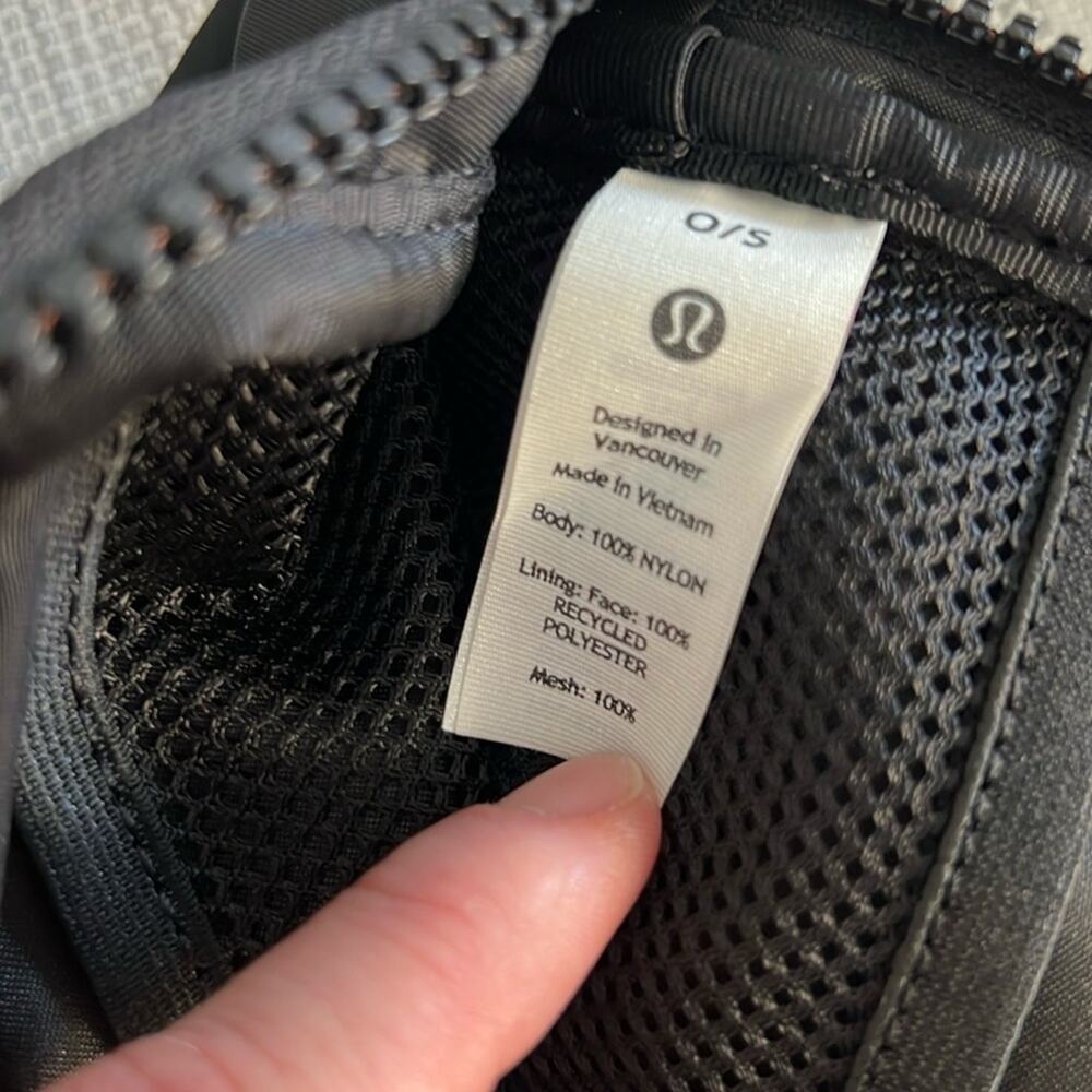 LULULEMON black everywhere belt bag 1L - Picture 7 of 9